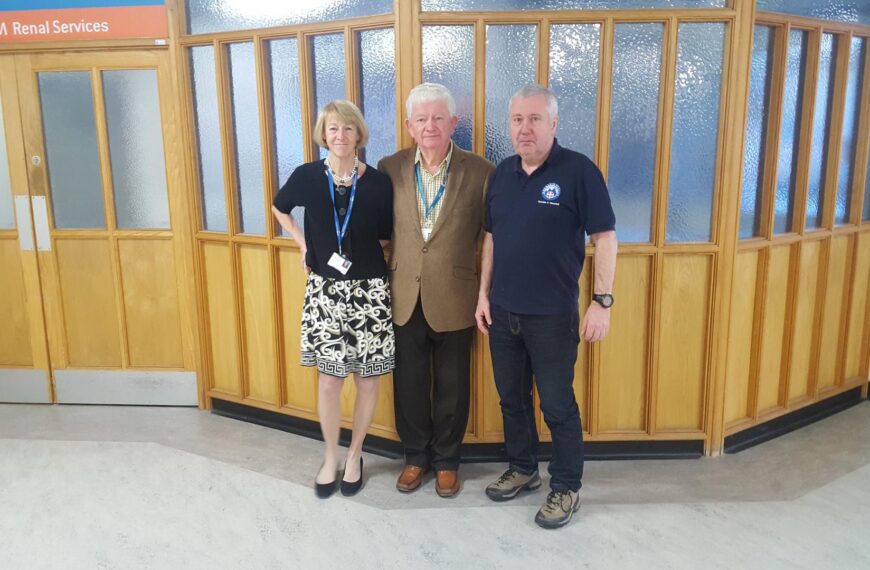 Stricken walker meets rescuers who came…