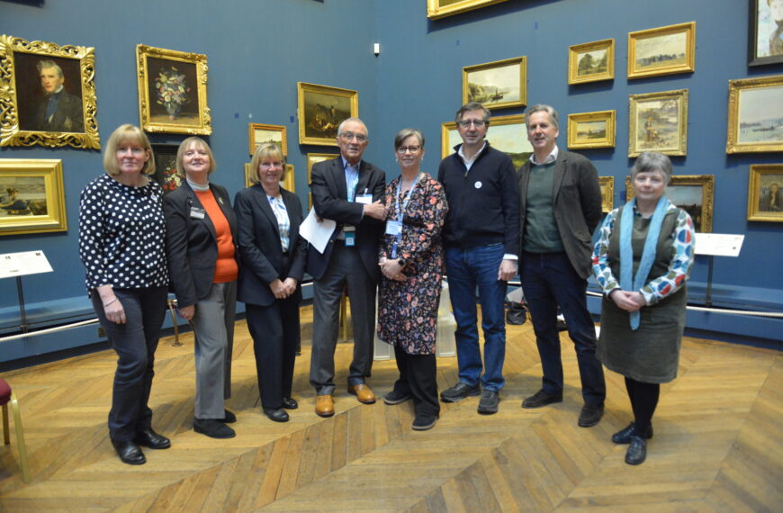 Supporters call time on museum friends group