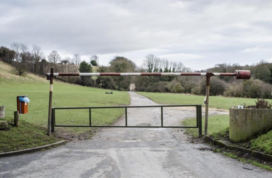 Should parking charges be introduced on Demesnes?