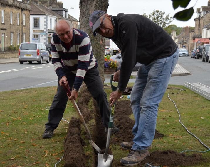 Volunteers dig in to ensure festive lights shine brightly