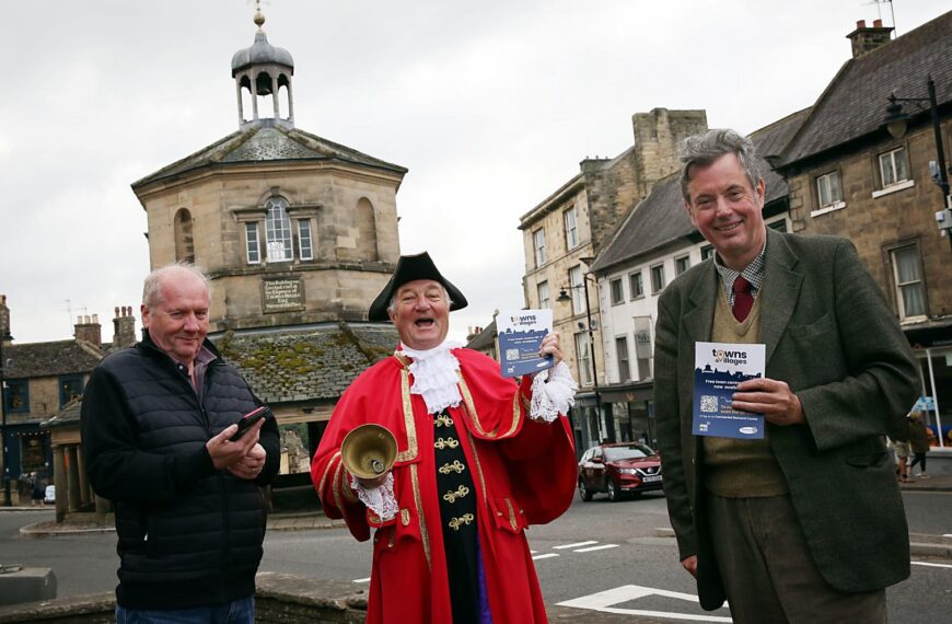 Town crier announces latest technology – free wifi in Barney town centre