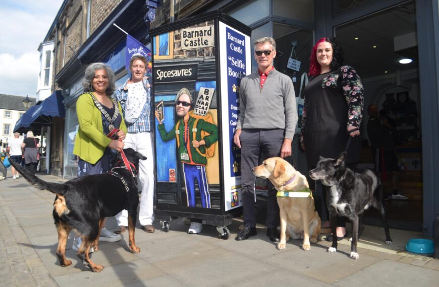 Cummings selfie booth helps guide dogs charity