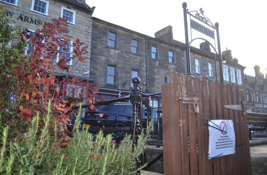 Yobs run copper wire across entrance to Barnard Castle toilets