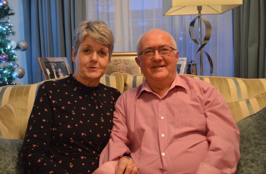 Barry gets down on one knee as golden couple renew their vows