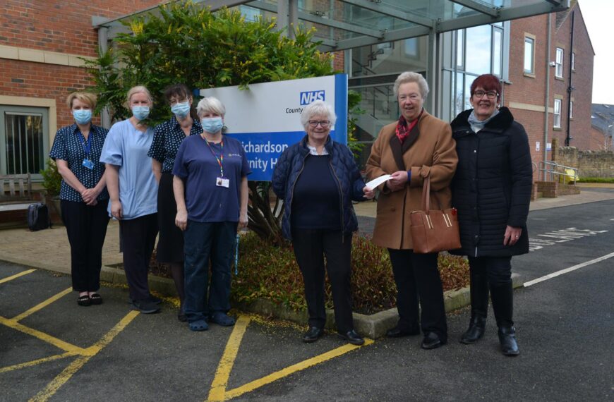 Honest gardeners raise £1,000 for hospital friends group