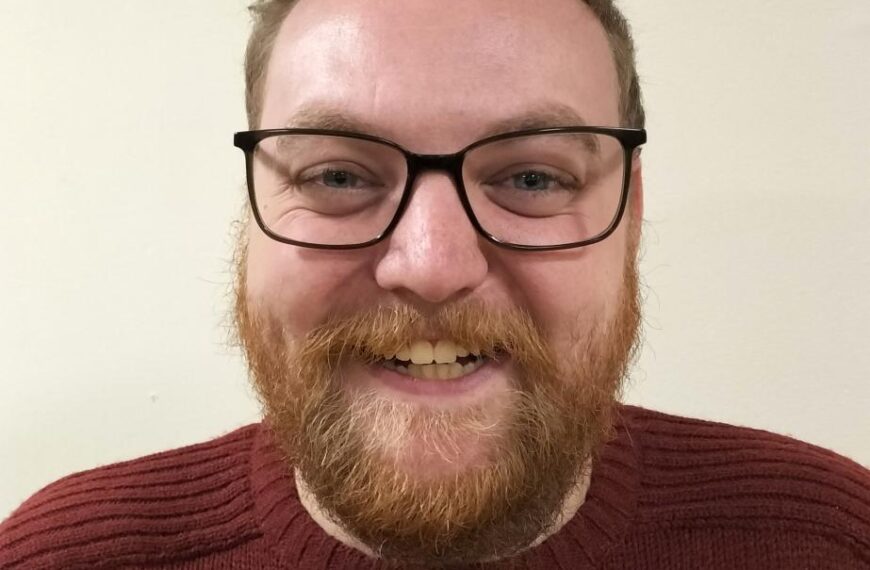 Tom Howe – a showman on stage and behind the bar