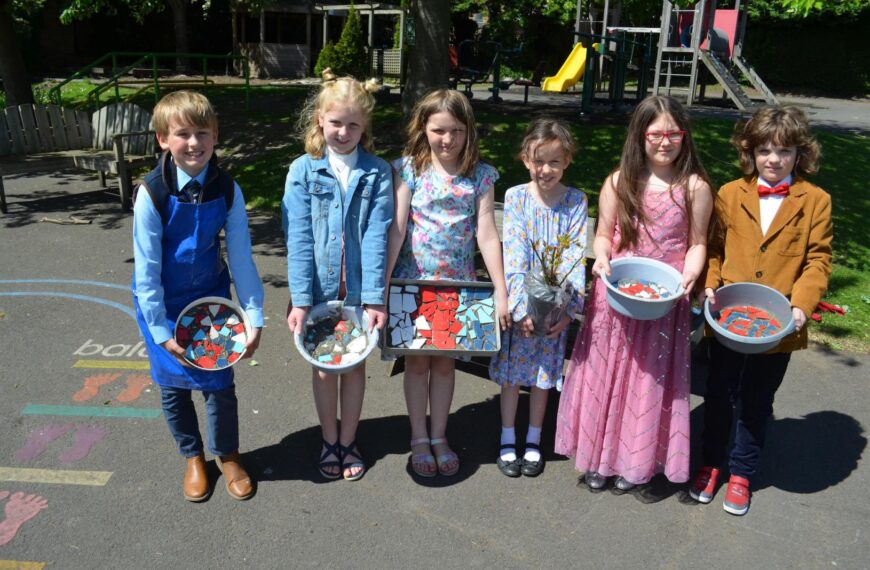 Roses and crowns to celebrate the Queen’s jubilee