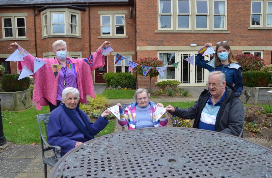 Beautiful bunting boosts school play kit