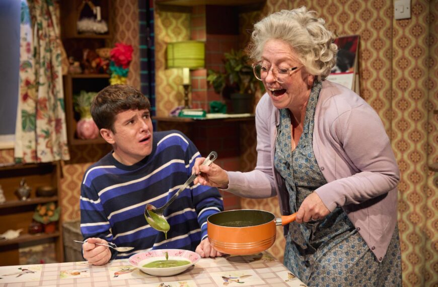 Review of Gangsta Granny – Darlington Hippodrome