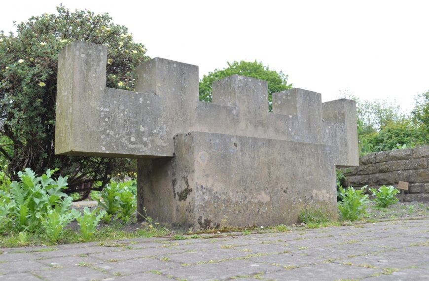 Sculptures under scrutiny – modern art of fit for nothing but the skip?