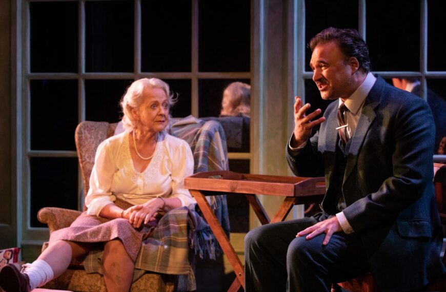 Review of The Mirror Crack’d – Darlington Hippodrome