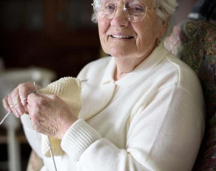 Nearly 90′, Doris is still knitting for good causes