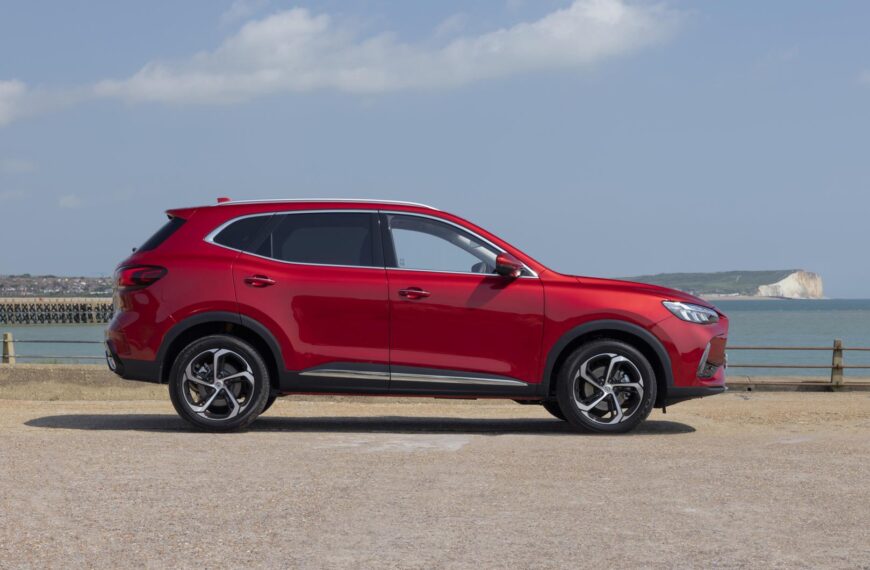 Test Drive: The New MG HS