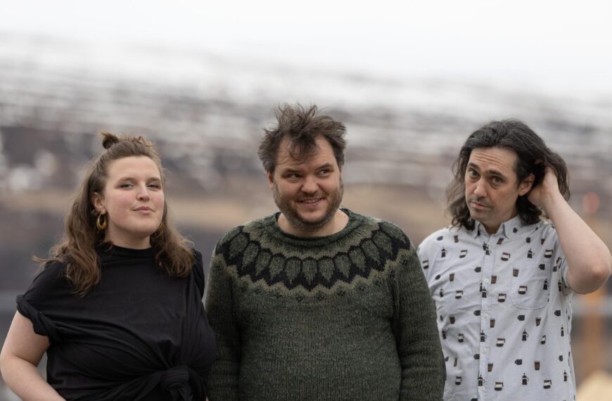 Folk trio gig is Unanswered