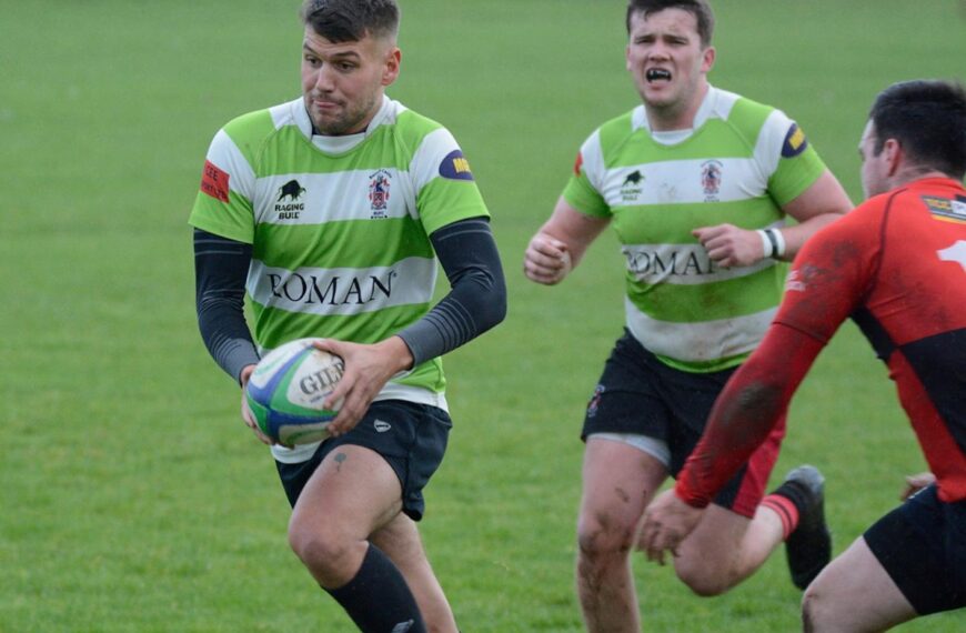 Ill-wind blows Castle bonus point win