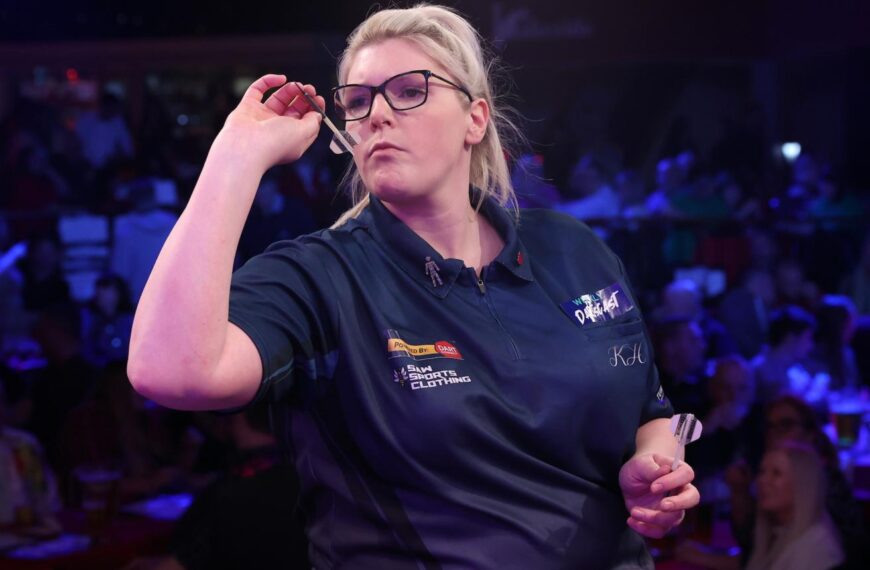 Kirsty aims to settle score in world title bid