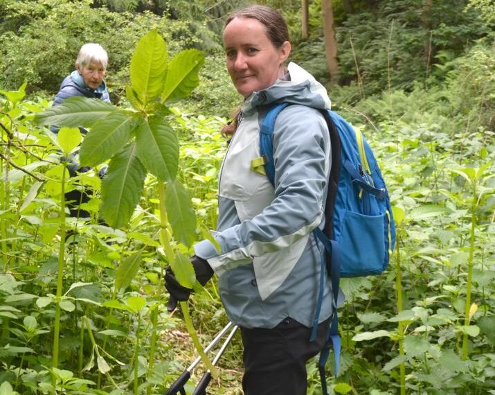 Volunteers go to war against alien invader