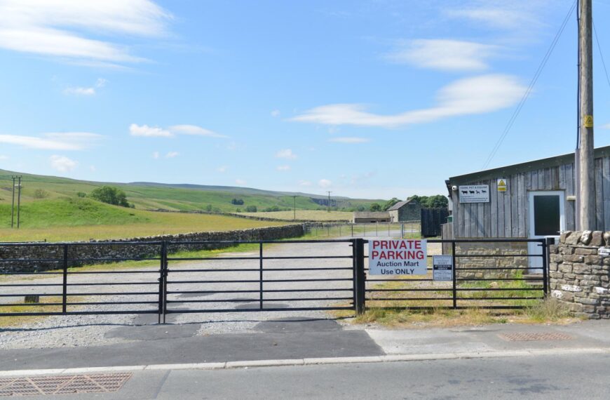 Mart says: ‘you can’t park here’