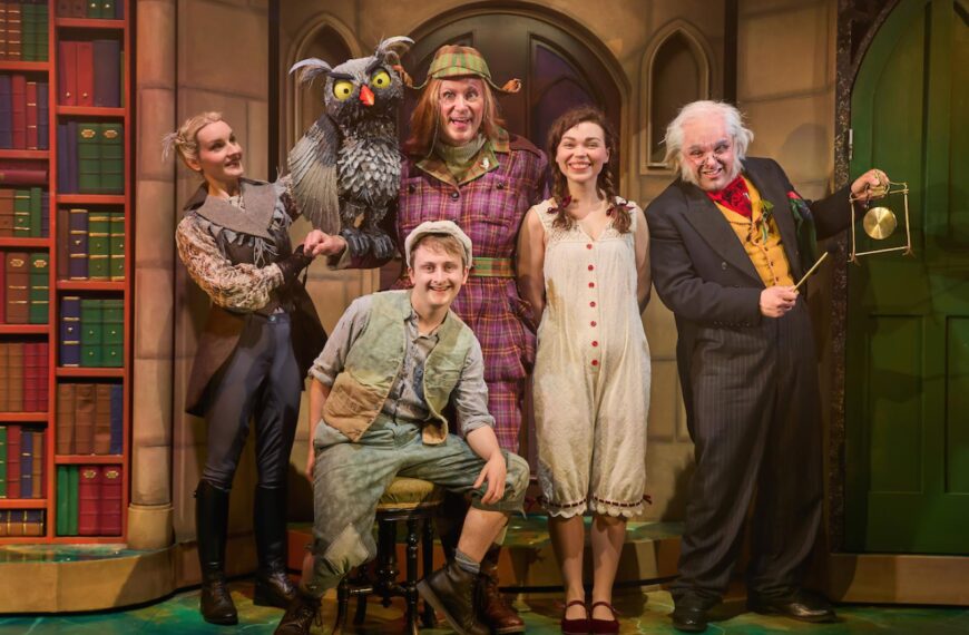 Review of Awful Auntie – Darlington Hippodrome