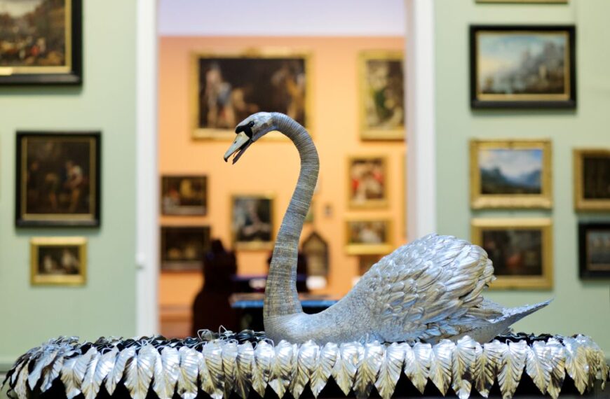 Much-loved Silver Swan gets spruced up